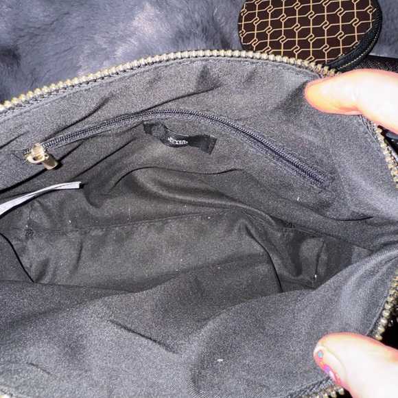 River Island Black Crossbody Bag with Gold Chain - Picture 7 of 8